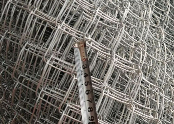 پارچه نرده زنجیره ای شکل 6 الماس بالا با نصب سیم خاردار